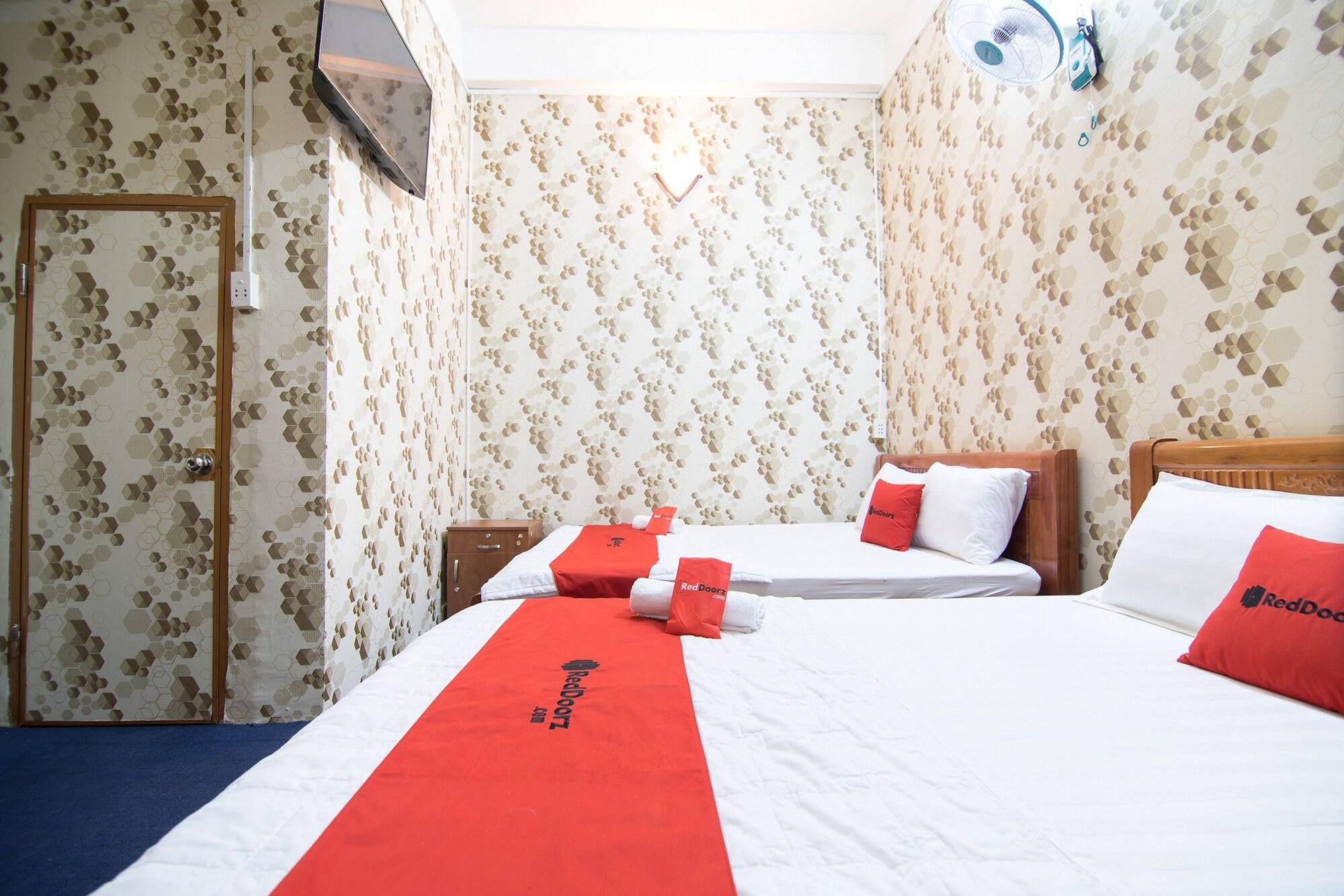 Reddoorz Near Tan Son Nhat Airport 3 TP. Hồ Chí Minh Ngoại thất bức ảnh