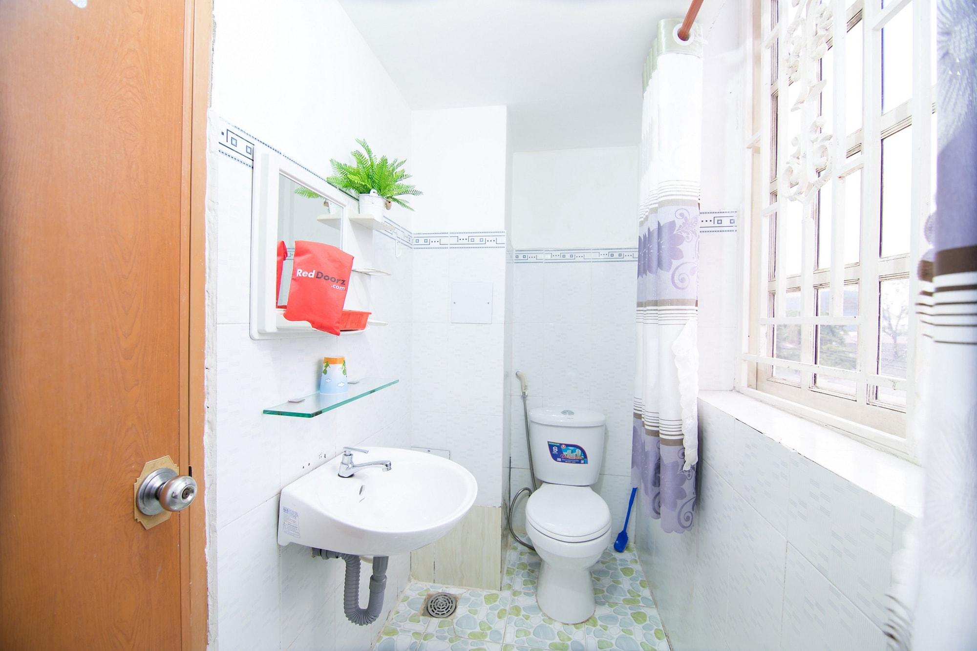 Reddoorz Near Tan Son Nhat Airport 3 TP. Hồ Chí Minh Ngoại thất bức ảnh